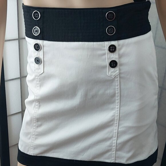 WHBM Nautical Vibe Colorblock mini Skirt with Decorative Buttons Sz 0 - Picture 2 of 8
